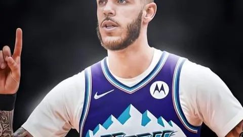 “郭强斧腿逆境反击，首回合25秒被击倒，终以36腿逆转获胜”